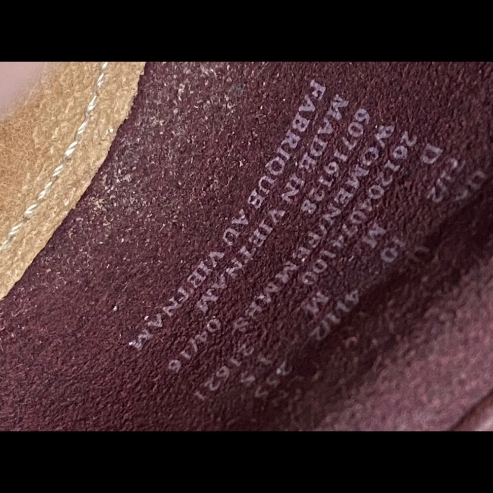 Clarks artisan maroon